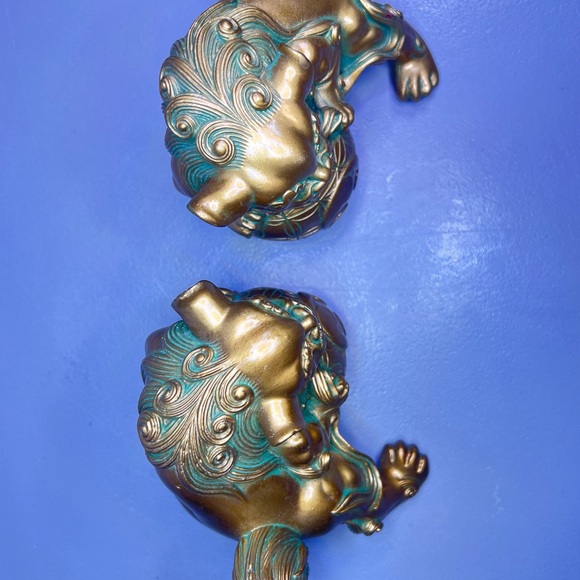 Vintage Brass Foo Dog Statues Pair Chinese Guardian Lions Gold & Green Feng Shui - Picture 10 of 13